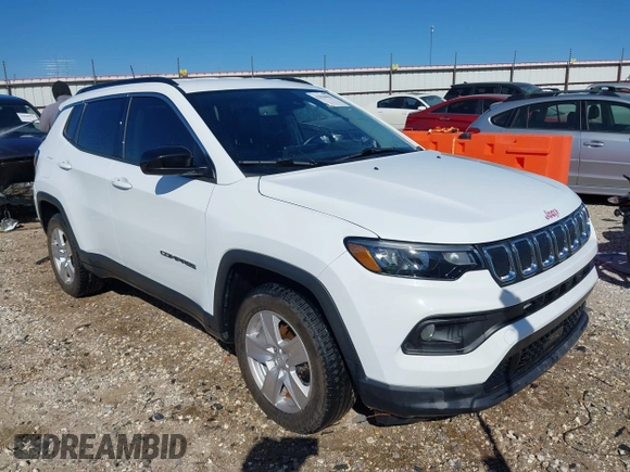 2022 Jeep Compass Latitude z VIN 3C4NJDBB2NT236443, wystawiony jako IAAI lot #42030411 z przebiegiem 57 223 mil mil oraz . Historia ofert i sprzedaży dostępna na DreamBid. Obrazek 1.
