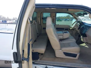2008 Ford F-250 XL z VIN 1FTSX21RX8EB63847, wystawiony jako IAAI lot #41794531 z przebiegiem 263 884 mil mil oraz . Historia ofert i sprzedaży dostępna na DreamBid. Obrazek 8.