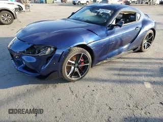 2020 Toyota GR Supra 3.0 with VIN WZ1DB4C02LW032496, listed as a Copart auction lot 82842994 with 946 mi miles and Salvage Title. Bid and sale history available at carsss.com. Image 1.