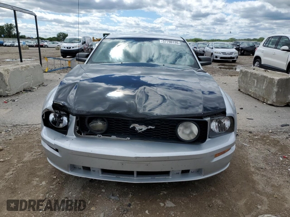 2006 Ford Mustang GT Deluxe z VIN 1ZVFT82H665205379, wystawiony jako Copart lot #57790135 z przebiegiem 193 607 mil mil oraz Szkoda całkowita • Salvage title. Historia ofert i sprzedaży dostępna na DreamBid. Obrazek 5.