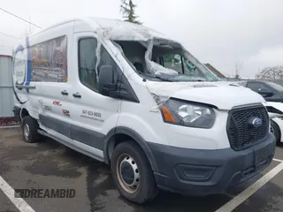 2022 Ford Transit Cargo z VIN 1FTYE1C83NKA50558, wystawiony jako IAAI lot #39398110 z przebiegiem 16 096 mil mil oraz . Historia ofert i sprzedaży dostępna na DreamBid. Obrazek 1.