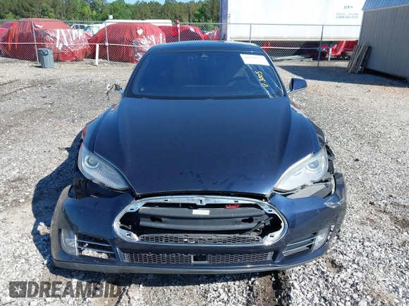 2015 Tesla Model S 85D with VIN 5YJSA4H47FF083005, listed as a IAAI auction lot 40970624 with 84,327 mi miles. Bid and sale history available at carsss.com. Image 13.