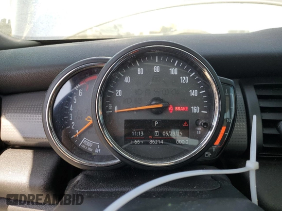 2018 MINI Hardtop Cooper z VIN WMWXP5C59J2G62969, wystawiony jako Copart lot #58229175 z przebiegiem 86 214 mil mil oraz Szkoda całkowita • Salvage title. Historia ofert i sprzedaży dostępna na DreamBid. Obrazek 9.
