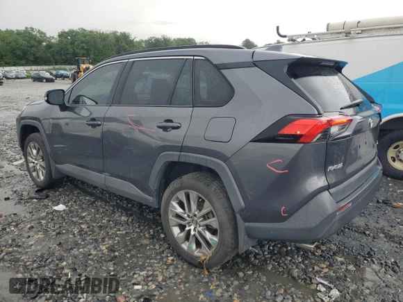 2021 Toyota RAV4 XLE Premium z VIN 2T3C1RFV0MC106727, wystawiony jako Copart lot #59282205 z przebiegiem 48 074 mil mil oraz Szkoda całkowita • Salvage title. Historia ofert i sprzedaży dostępna na DreamBid. Obrazek 2.