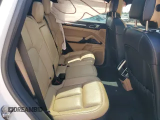 2016 Porsche Cayenne z VIN WP1AA2A26GLA09807, wystawiony jako Copart lot #59619335 z przebiegiem 102 327 mil mil oraz Szkoda całkowita • Salvage title. Historia ofert i sprzedaży dostępna na DreamBid. Obrazek 11.
