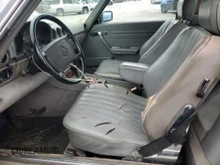 1986 Mercedes-Benz 560 SL z VIN WDBBA48D2GA050261, wystawiony jako Copart lot #58388025 z przebiegiem 199 750 mil mil oraz Tytuł czysty. Historia ofert i sprzedaży dostępna na DreamBid. Obrazek 7.