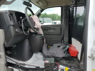 2024 GMC Savana Cargo z VIN 1GTW7AFP6R1163940, wystawiony jako Copart lot #59626435 z przebiegiem 16 183 mil mil oraz Czysty tytuł • Clean title. Historia ofert i sprzedaży dostępna na DreamBid. Obrazek 7.