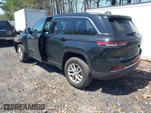 2024 Jeep Grand Cherokee Laredo z VIN 1C4RJHAGXRC252560, wystawiony jako IAAI lot #42071868 z przebiegiem 11 991 mil mil oraz . Historia ofert i sprzedaży dostępna na DreamBid. Obrazek 3.