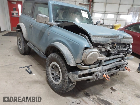 2022 Ford Bronco with VIN 1FMDE5CP1NLB85881, listed as a IAAI auction lot 41400292 with 43,689 mi miles. Bid and sale history available at carsss.com. Image 1.
