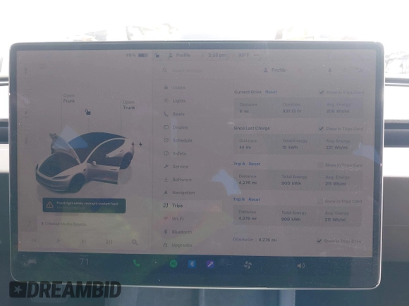 2025 Tesla Model 3 Long Range z VIN 5YJ3E1EAXSF885110, wystawiony jako IAAI lot #42400734 z przebiegiem 4 276 mil mil oraz . Historia ofert i sprzedaży dostępna na DreamBid. Obrazek 7.
