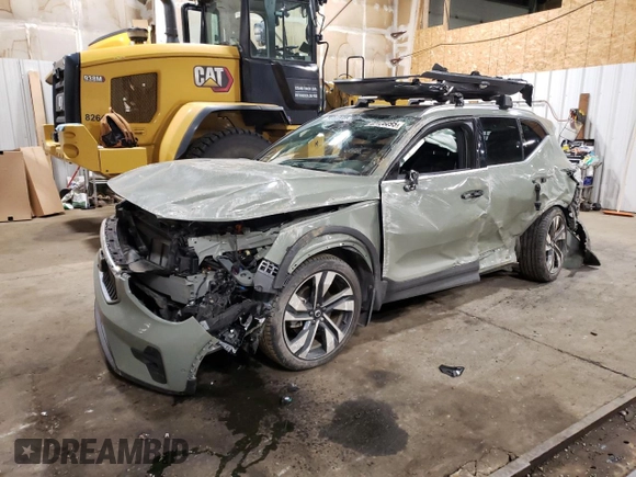 2023 Volvo XC40 Ultimate Bright Theme с VIN YV4L12UA0P2938486, выставлен на аукционе Copart как лот 42126095 с пробегом 17 218 миль миль и Списание • Salvage title. История ставок и продаж доступна на DreamBid. Изображение 1.