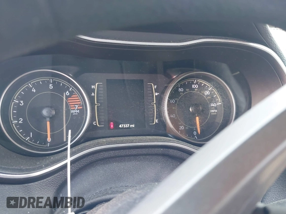 2020 Jeep Cherokee Latitude with VIN 1C4PJLCB2LD552784, listed as a IAAI auction lot 41908936 with 47,337 mi miles and . Bid and sale history available at DreamBid. Image 7.