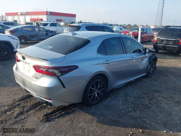2021 Toyota Camry SE Nightshade with VIN 4T1G11AK5MU497350, listed as a IAAI auction lot 41508646 with 33,033 mi miles. Bid and sale history available at carsss.com. Image 4.