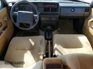 1993 Volvo 240 z VIN YV1AS8808P1489831, wystawiony jako Copart lot #72439554 z przebiegiem 147 232 mil mil oraz Tytuł czysty. Historia ofert i sprzedaży dostępna na DreamBid. Obrazek 8.