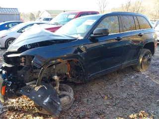 2024 Jeep Grand Cherokee with VIN 1C4RJYB69R8510818, listed as a IAAI auction lot 41574720 with 5,453 mi miles and . Bid and sale history available at DreamBid. Image 22.