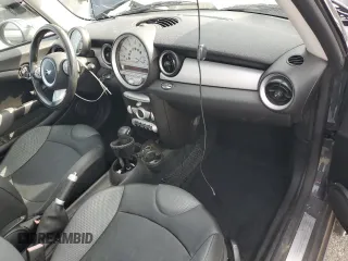 2007 MINI Hardtop z VIN WMWMF33537TT54433, wystawiony jako Copart lot #58813415 z przebiegiem 111 250 mil mil oraz Szkoda całkowita • Salvage title. Historia ofert i sprzedaży dostępna na DreamBid. Obrazek 8.