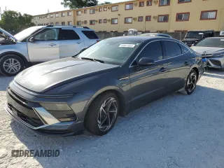 2024 Hyundai Sonata SEL z VIN KMHL14JA6RA390159, wystawiony jako Copart lot #54607005 z przebiegiem 11 789 mil mil oraz Szkoda całkowita • Salvage title. Historia ofert i sprzedaży dostępna na DreamBid. Obrazek 1.