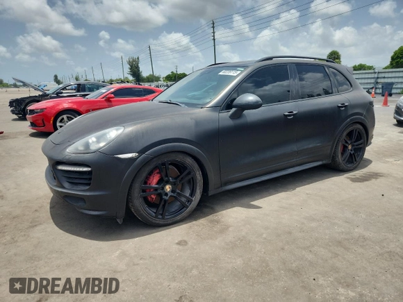2014 Porsche Cayenne GTS z VIN WP1AD2A28ELA74131, wystawiony jako Copart lot #60239115 z przebiegiem Nie podano mil oraz Czysty tytuł • Clean title. Historia ofert i sprzedaży dostępna na DreamBid. Obrazek 1.