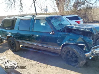 1996 GMC Suburban with VIN 1GKFK16R3TJ703465, listed as a IAAI auction lot 41325441 with 271,871 mi miles. Bid and sale history available at carsss.com. Image 14.