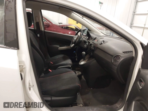 2014 Mazda 2 Touring z VIN JM1DE1LY6E0171403, wystawiony jako IAAI lot #41416489 z przebiegiem 84 494 mil mil oraz . Historia ofert i sprzedaży dostępna na DreamBid. Obrazek 5.