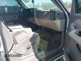 2002 Chevrolet Tahoe LS with VIN 1GNEC13V52J284059, listed as a IAAI auction lot 41899231 with 390,173 mi miles. Bid and sale history available at carsss.com. Image 5.