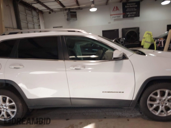 2017 Jeep Cherokee Latitude with VIN 1C4PJLCS7HW549570, listed as a IAAI auction lot 41276093 with 135,664 mi miles and . Bid and sale history available at carsss.com. Image 13.