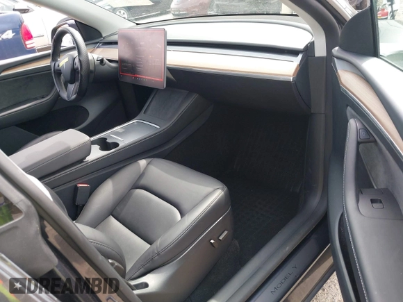 2024 Tesla Model Y с VIN 7SAYGDEDXRF054960, выставлен на аукционе IAAI как лот 42585098 с пробегом 17 703 миль миль и . История ставок и продаж доступна на DreamBid. Изображение 5.