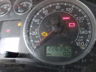 2002 Volkswagen Passat GLS z VIN WVWVD63B12E257457, wystawiony jako IAAI lot #40830908 z przebiegiem 226 392 mil mil oraz . Historia ofert i sprzedaży dostępna na DreamBid. Obrazek 7.