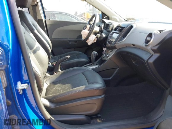 2016 Chevrolet Sonic LTZ z VIN 1G1JE6SB5G4150771, wystawiony jako IAAI lot #41662866 z przebiegiem 101 476 mil mil oraz . Historia ofert i sprzedaży dostępna na DreamBid. Obrazek 5.