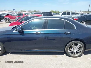 2017 Mercedes-Benz E 300 Luxury z VIN WDDZF4JB4HA082033, wystawiony jako IAAI lot #41819829 z przebiegiem 89 651 mil mil oraz . Historia ofert i sprzedaży dostępna na DreamBid. Obrazek 14.