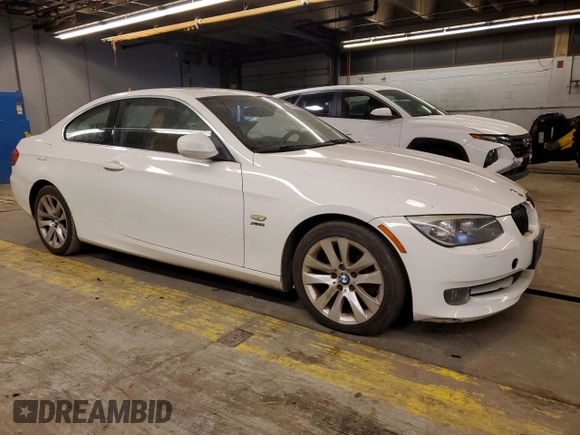 2011 BMW 3 Series 328i xDrive z VIN WBAKF3C57BE567244, wystawiony jako Copart lot #43366365 z przebiegiem 136 886 mil mil oraz Szkody całkowita. Historia ofert i sprzedaży dostępna na DreamBid. Obrazek 4.