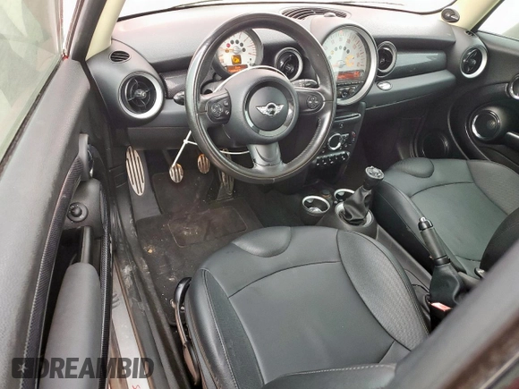 2011 MINI Hardtop S with VIN WMWSV3C5XBTY23021, listed as a Copart auction lot 58786655 with 117,874 mi miles and Clean title. Bid and sale history available at DreamBid. Image 8.