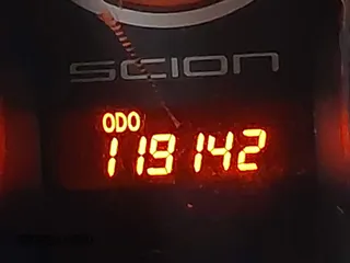 2015 Scion tC z VIN JTKJF5C71FJ008872, wystawiony jako IAAI lot #41664672 z przebiegiem 119 142 mil mil oraz . Historia ofert i sprzedaży dostępna na DreamBid. Obrazek 15.