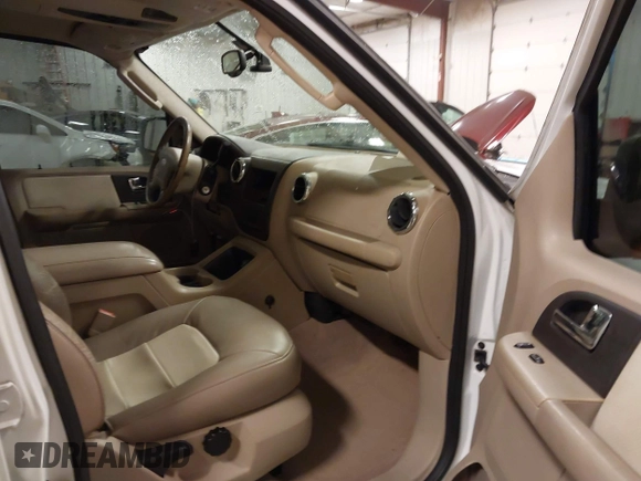 2005 Ford Expedition Eddie Bauer с VIN 1FMPU17525LA53438, выставлен на аукционе IAAI как лот 42009086 с пробегом 171 363 миль миль и . История ставок и продаж доступна на DreamBid. Изображение 5.
