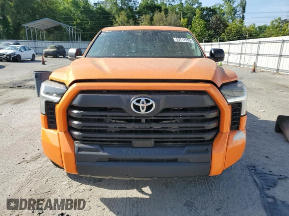 2022 Toyota Tundra SR z VIN 5TFKB5AA4NX008379, wystawiony jako Copart lot #53717915 z przebiegiem 56 199 mil mil oraz Szkoda całkowita • Salvage title. Historia ofert i sprzedaży dostępna na DreamBid. Obrazek 5.