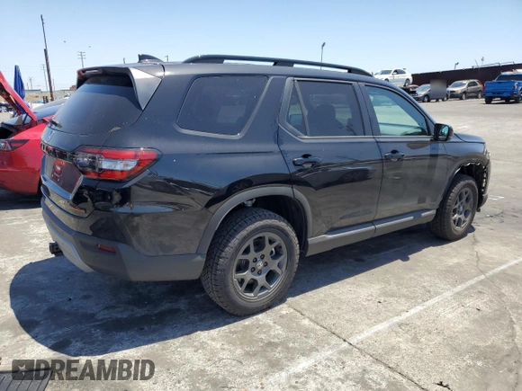 2025 Honda Pilot TrailSport with VIN 5FNYG1H62SB101798, listed as a Copart auction lot 55340585 with 1,065 mi miles and Salvage title. Bid and sale history available at DreamBid. Image 3.