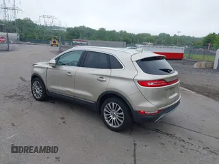 2017 Lincoln MKC Reserve z VIN 5LMCJ3D93HUL57805, wystawiony jako IAAI lot #42425633 z przebiegiem 40 010 mil mil oraz . Historia ofert i sprzedaży dostępna na DreamBid. Obrazek 3.