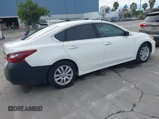 2017 Nissan Altima S z VIN 1N4AL3AP4HN337736, wystawiony jako IAAI lot #41724721 z przebiegiem 141 799 mil mil oraz . Historia ofert i sprzedaży dostępna na DreamBid. Obrazek 4.