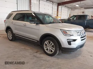 2018 Ford Explorer XLT z VIN 1FM5K8D83JGC40596, wystawiony jako IAAI lot #42263327 z przebiegiem 66 948 mil mil oraz . Historia ofert i sprzedaży dostępna na DreamBid. Obrazek 1.