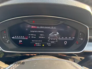 2020 Audi S8 z VIN WAU8SAF82LN011960, wystawiony jako Copart lot #59629095 z przebiegiem 58 167 mil mil oraz Tytuł czysty. Historia ofert i sprzedaży dostępna na DreamBid. Obrazek 8.