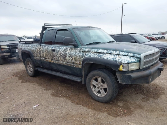 2001 Dodge Ram 1500 with VIN 1B7HF13Y21J574877, listed as a IAAI auction lot 41568293 with 181,504 mi miles. Bid and sale history available at carsss.com. Image 1.