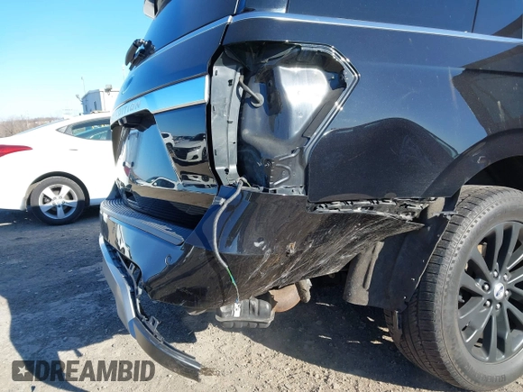 2019 Ford Expedition Limited with VIN 1FMJU1KT9KEA19444, listed as a IAAI auction lot 41892504 with 87,402 mi miles. Bid and sale history available at carsss.com. Image 6.
