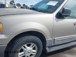 2005 Ford Expedition Special Service with VIN 1FMPU15595LA67565, listed as a IAAI auction lot 41723035 with 106,512 mi miles. Bid and sale history available at carsss.com. Image 15.