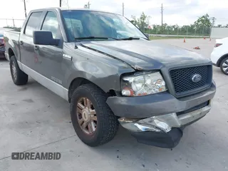 2005 Ford F-150 XLT z VIN 1FTRW12W55KF12801, wystawiony jako IAAI lot #42071518 z przebiegiem 462 561 mil mil oraz . Historia ofert i sprzedaży dostępna na DreamBid. Obrazek 6.