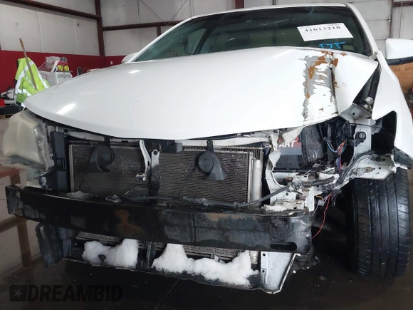 2014 Toyota Camry L with VIN 4T1BF1FKXEU306754, listed as a IAAI auction lot 41613218 with 195,692 mi miles. Bid and sale history available at carsss.com. Image 6.