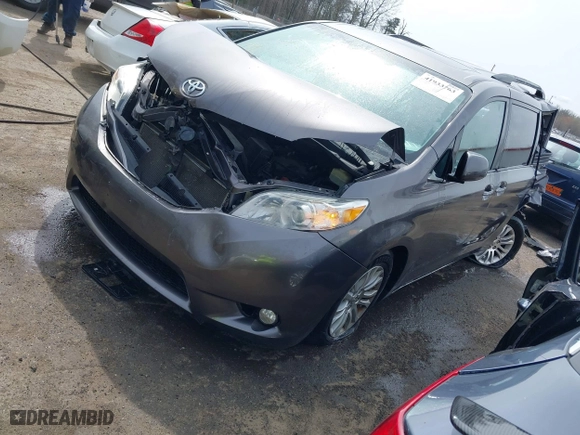 2015 Toyota Sienna XLE with VIN 5TDYK3DC4FS663435, listed as a IAAI auction lot 41933763 with 93,687 mi miles. Bid and sale history available at carsss.com. Image 17.