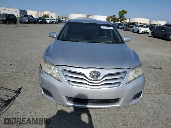 2010 Toyota Camry z VIN 4T1BF3EK0AU006776, wystawiony jako Copart lot #58246615 z przebiegiem 222 002 mil mil oraz Szkoda całkowita • Salvage title. Historia ofert i sprzedaży dostępna na DreamBid. Obrazek 5.