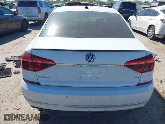 2019 Volkswagen Passat SE R-Line z VIN 1VWMA7A31KC000846, wystawiony jako IAAI lot #41840659 z przebiegiem 70 486 mil mil oraz . Historia ofert i sprzedaży dostępna na DreamBid. Obrazek 17.
