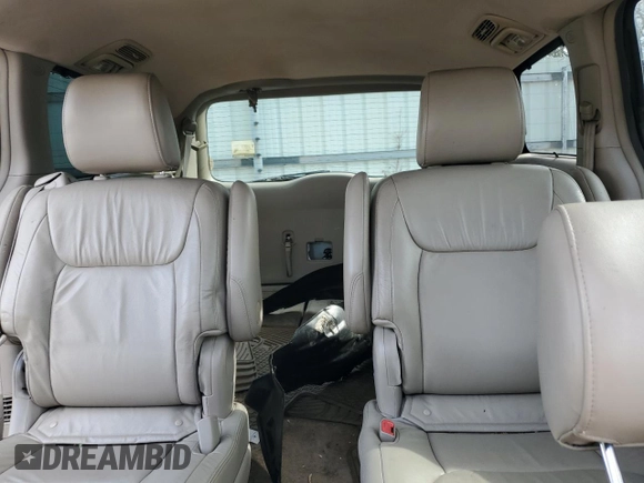 2010 Toyota Sienna XLE z VIN 5TDDK4CC8AS033402, wystawiony jako Copart lot #79083354 z przebiegiem 226 956 mil mil oraz Szkoda całkowita • Salvage title. Historia ofert i sprzedaży dostępna na DreamBid. Obrazek 10.