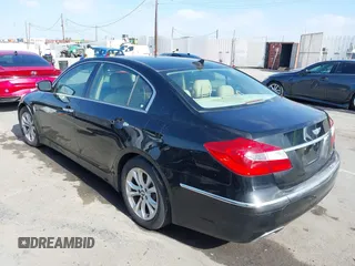 2013 Hyundai Genesis 3.8L z VIN KMHGC4DD2DU241594, wystawiony jako IAAI lot #42269925 z przebiegiem 141 850 mil mil oraz . Historia ofert i sprzedaży dostępna na DreamBid. Obrazek 3.